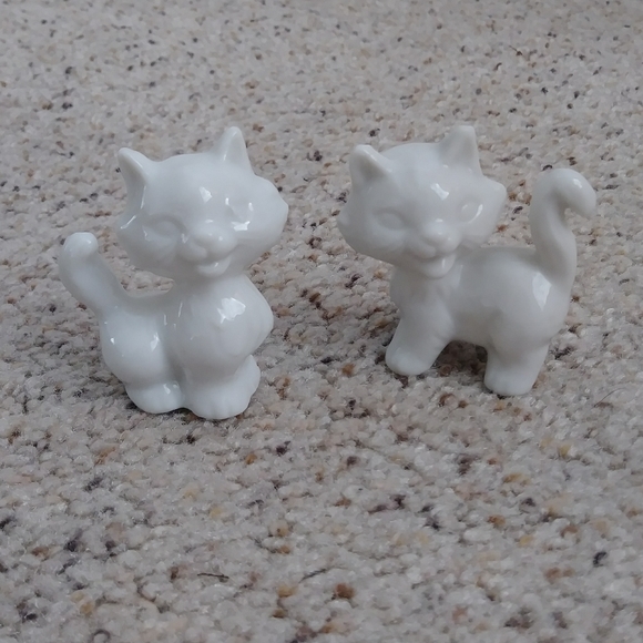 Cat porcelain figures - Picture 1 of 6